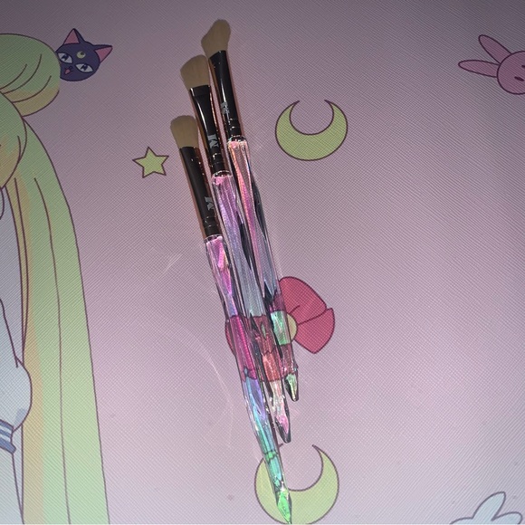 3 Makeup Brushes with Clear Diamond Rainbow Reflective Handles - Picture 7 of 13